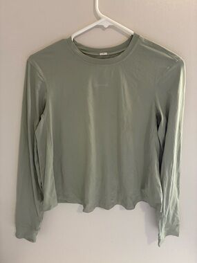 Lululemon Green Long Sleeve Crewneck Top